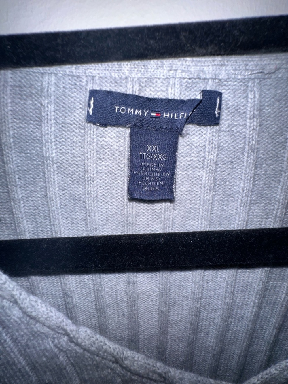 90’s/Y2K Tommy Hilfiger Light Gray Ribbed V-Neck Sweater with Stripe Detail - Picture 3 of 4